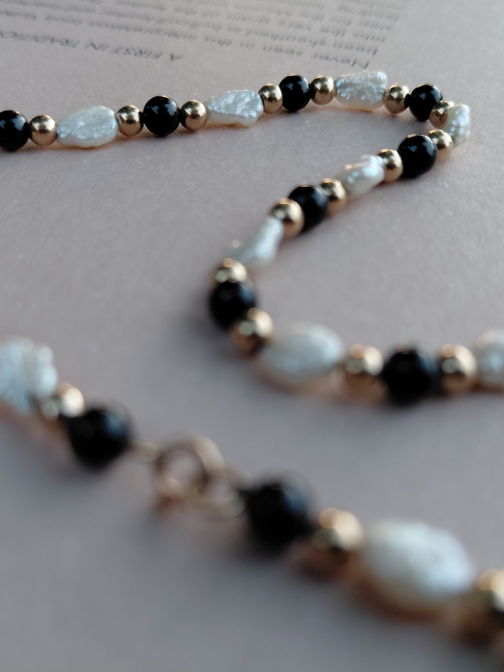 Yellow Gold High Quality Pearl with Black Bead and White Ocean Pearl Necklace